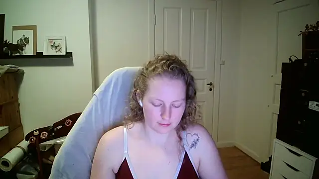 Chat +18 de Girlnina-1995 ao vivo