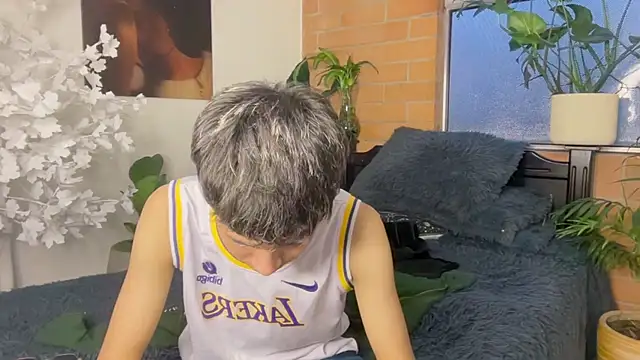 Andy_Belier23: διαδικτυακό σόου στην κάμερα