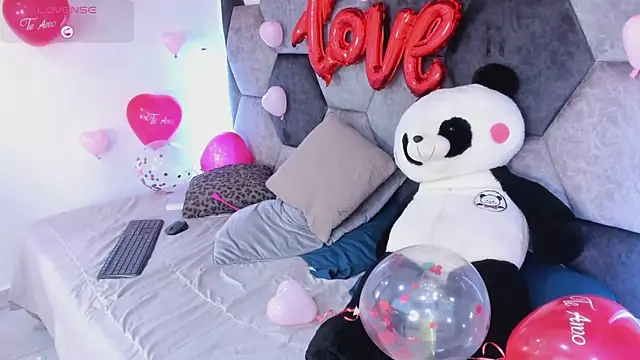 DulceJones Adlı Modelin Canlı XXX Sohbeti