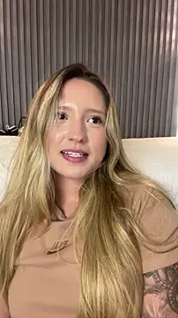 MiaPetit_ Chat XXX in diretta