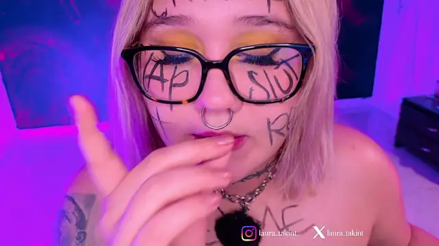 Laura_takint webcam show