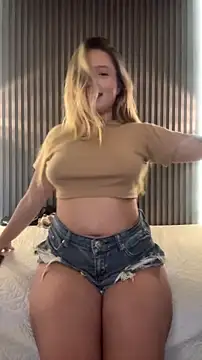 Chat XXX ao vivo de MiaPetit_