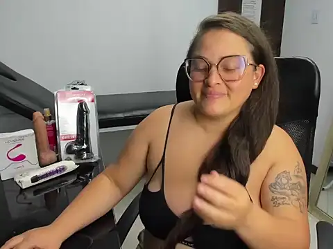 Sarah_Boobs_: онлайн-секс-чат