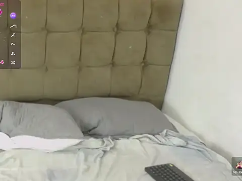 Alaiia___ élő XXX-chatje