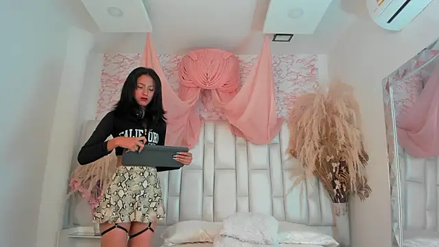 Pertunjukan Kamera Web AlisHoward