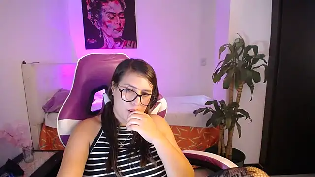 แชท XXX สดของ esmeraldaa230