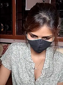 Isha_Sax élő XXX-chatje