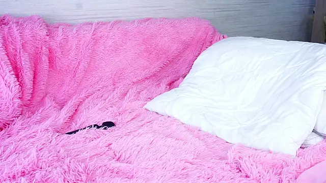 YettaCalabria élő XXX-chatje