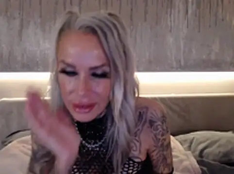 Sophie-Logan-Ink: онлайн-секс-чат