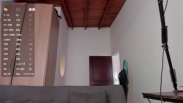 XXX chat uživo modela LeaneSeb