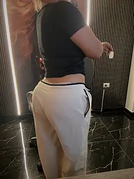 ValeryGrey: διαδικτυακό σόου στην κάμερα