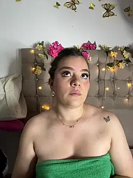 Онлайн чат XXX Jullieetta