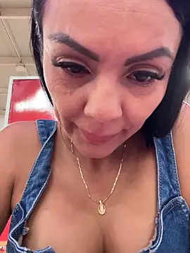 แชท XXX สดของ SofhiaTaylor