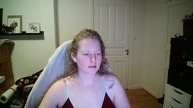 Girlnina-1995 live XXX chat