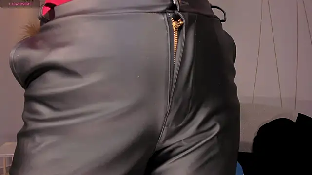 XXX chat uživo modela SunnyRivers