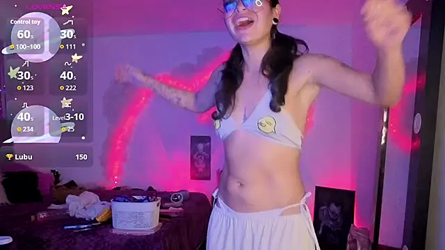 larah_uwu élő XXX-chatje