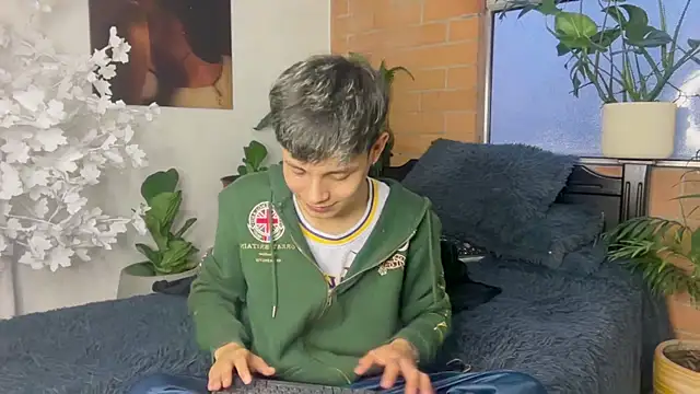 Andy_Belier23 Pertunjukan Webcam