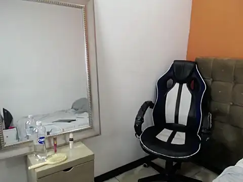 Chat XXX en directo de Alaiia___