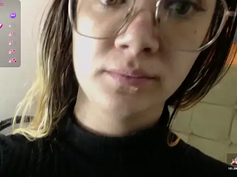 Alaiia___ Adlı Modelin Canlı XXX Sohbeti