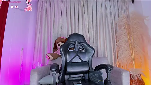 alejagarcia_ Adlı Modelin Canlı XXX Sohbeti