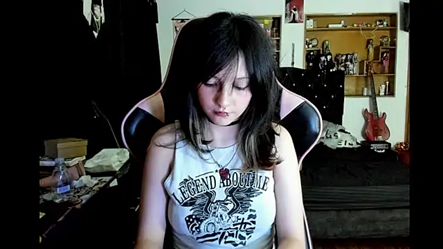 Maki_Zein_ Show in webcam