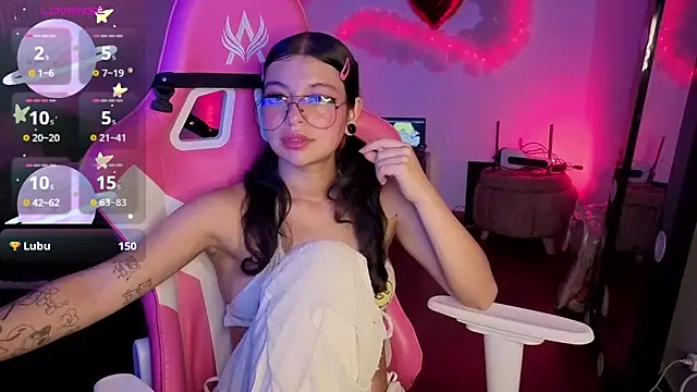 larah_uwu Live XXX-Chat