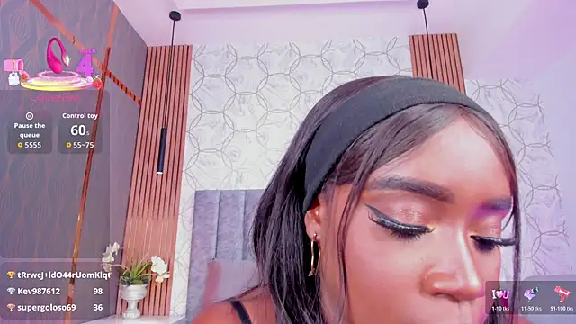 Britanymooree: απευθείας συνομιλία ΧΧΧ