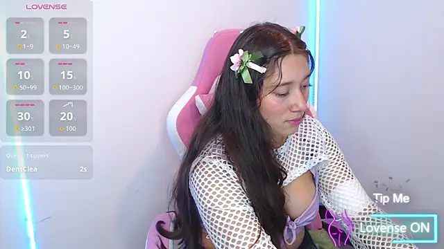 Show modela emmii_ na web-kameri