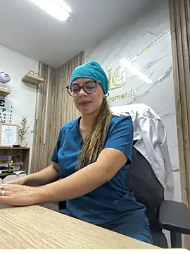 XXX chat uživo modela alicee16