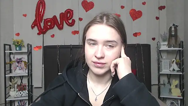 LauraHlot: διαδικτυακό σόου στην κάμερα