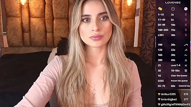 KiaraCarterのライブXXXチャット