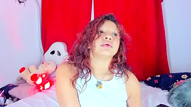 Emily_Coper18 élő XXX-chatje