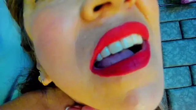 Matureyulyet: διαδικτυακό σόου στην κάμερα