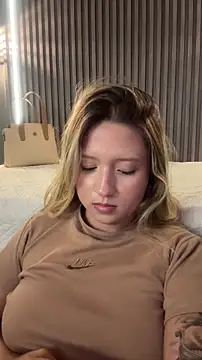 XXX chat uživo modela MiaPetit_