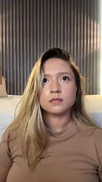 Chat XXX ao vivo de MiaPetit_