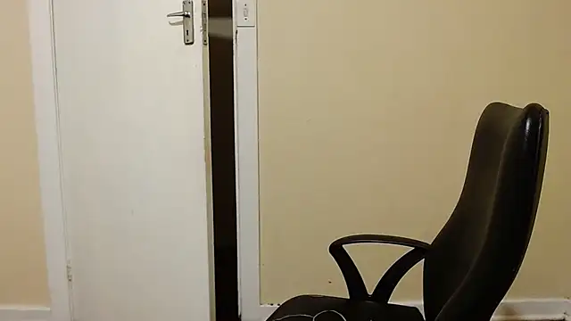 sexy_boobs97 Adlı Modelin Canlı XXX Sohbeti