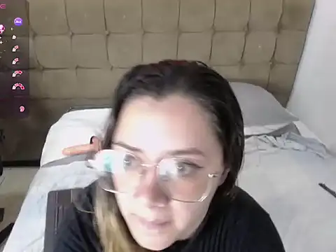 Chatroom XXX en direct de Alaiia___