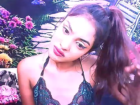 IndianPretty14u2Luv Chat XXX in diretta
