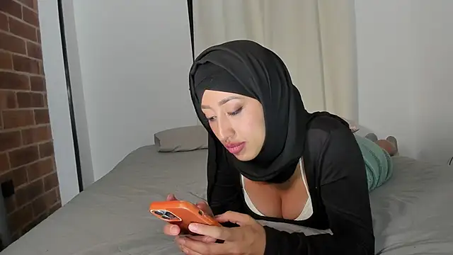 adila_anich Show Webcam