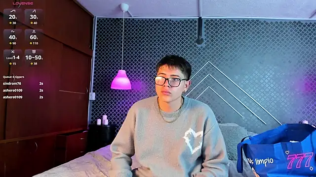 Evie_demn 现场XXX聊天