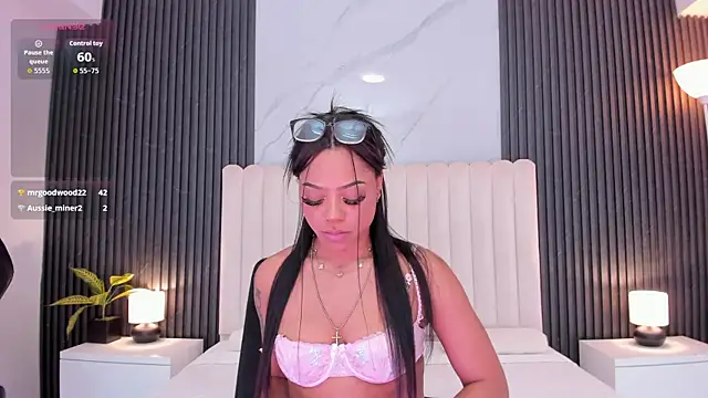 Chat XXX en directo de Madiee_Rhea