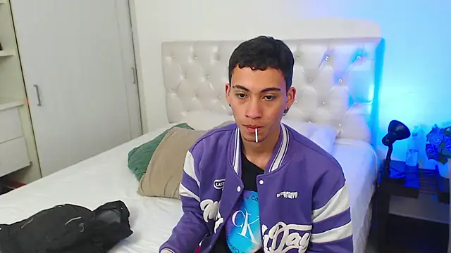 Chat +18 de yulian_vasquez ao vivo