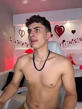 แชท XXX สดของ AdrianRinaldi