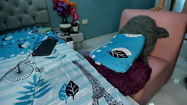 Pertunjukan Kamera Web Luna_Raay