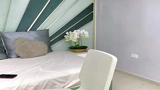 DulceeEsmeralda Live XXX-chat