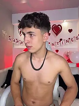 AdrianRinaldi Adlı Modelin Canlı XXX Sohbeti