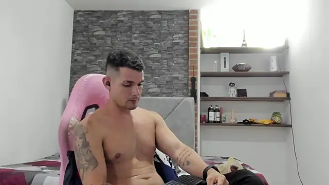 BooyHott_ élő XXX-chatje