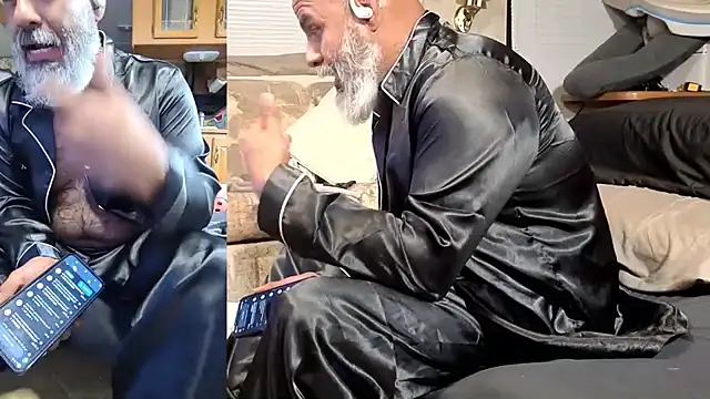 Clouds_4play élő XXX-chatje