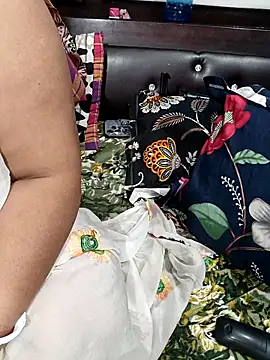 Kajal-585 Adlı Modelin Web Kamerası Şovu