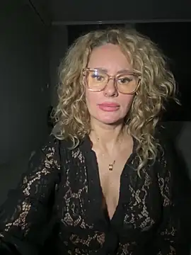 Tania201243 Pertunjukan Webcam